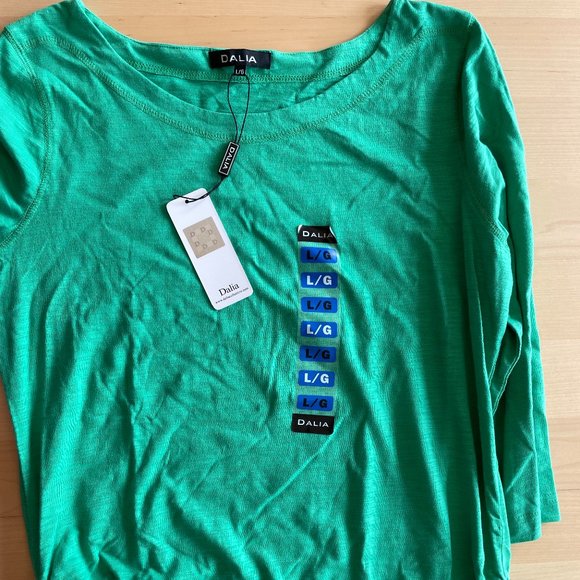 *Free add-on with purchase* Green Dalia Boatneck Tee - Picture 9 of 9